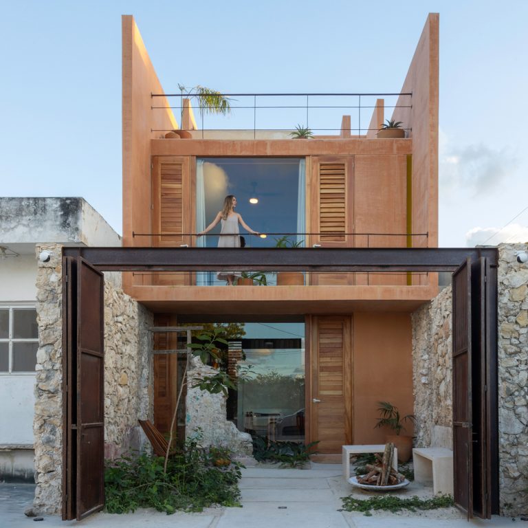 Minimalista y Contextual | Casa de Puerto por TACO Arquitectura en México