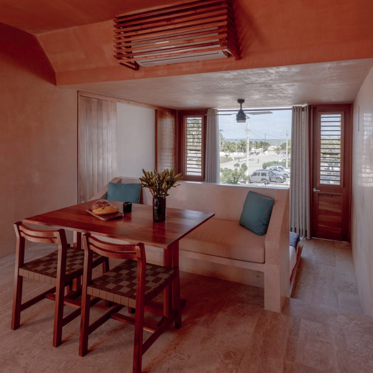 Minimalista y Contextual | Casa de Puerto por TACO Arquitectura en México