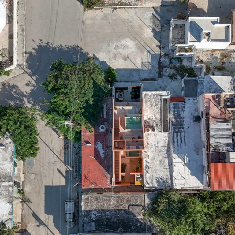 Minimalista y Contextual | Casa de Puerto por TACO Arquitectura en México
