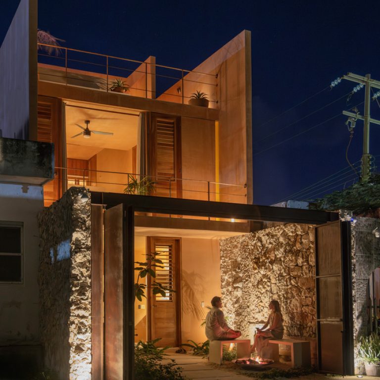 Minimalista y Contextual | Casa de Puerto por TACO Arquitectura en México