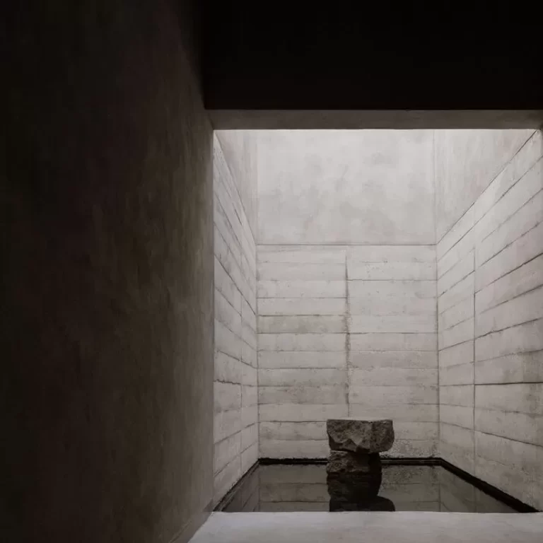 Casa de la Cañada por Escobedo Soliz: Arquitectura en Pendiente y Concreto Aparente