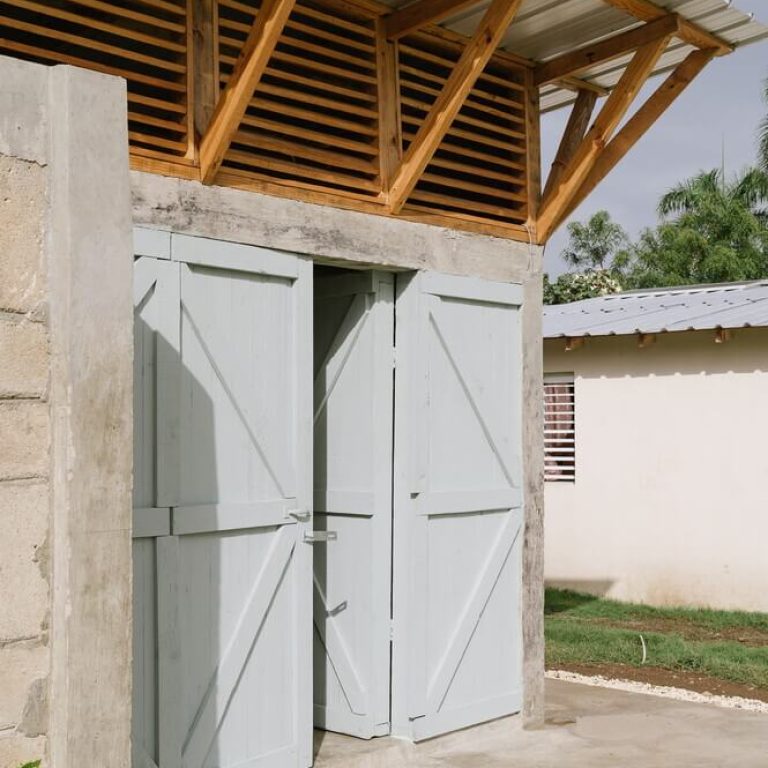 Casa del maestro en República Dominica por Øblicuo