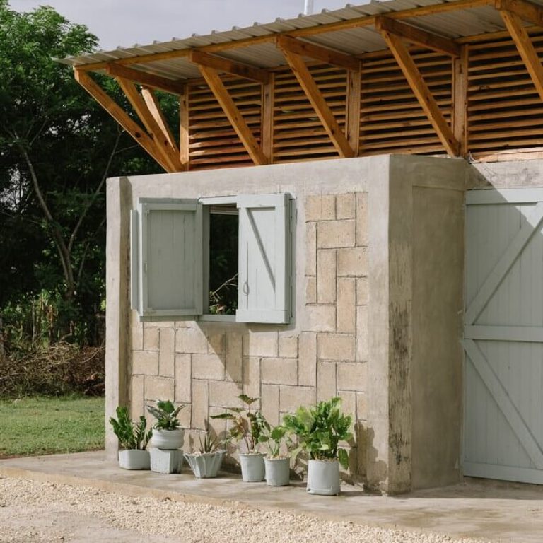 Casa del maestro en República Dominica por Øblicuo