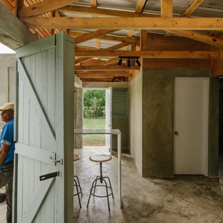 Casa del maestro en República Dominica por Øblicuo