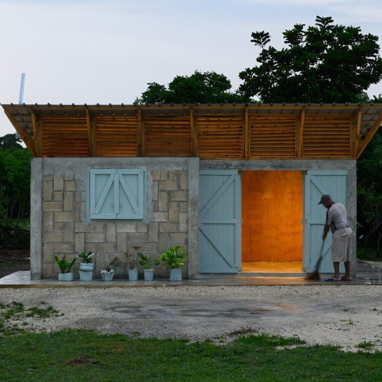 Casa del maestro en República Dominica por Øblicuo