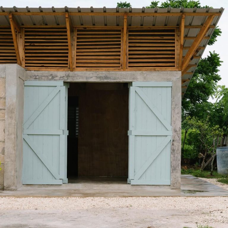 Casa del maestro en República Dominica por Øblicuo