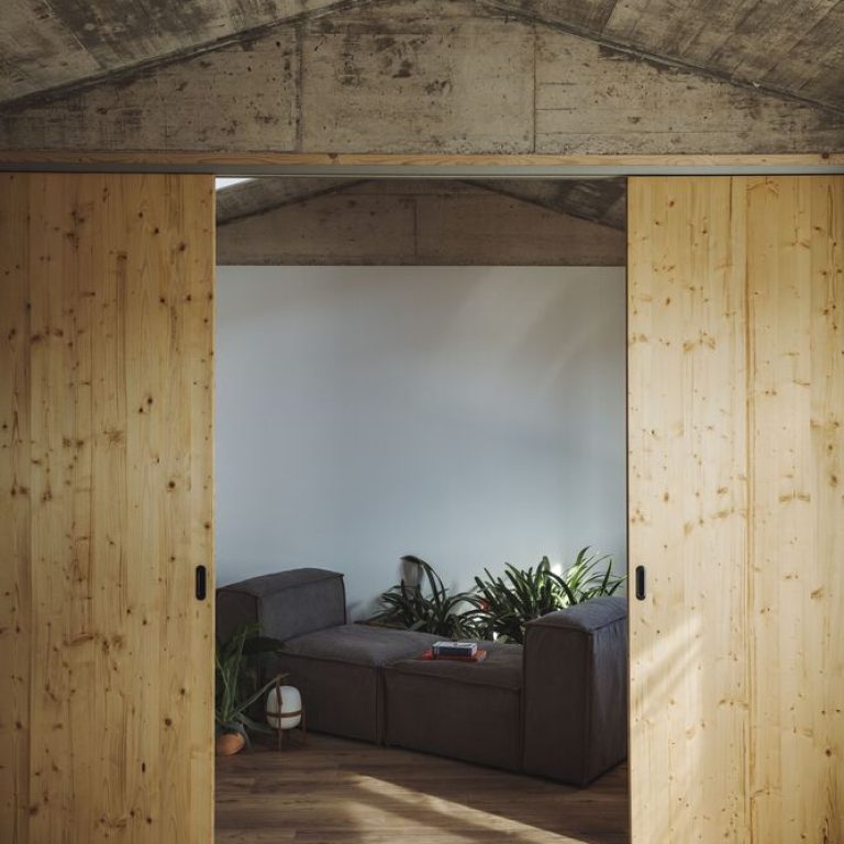 Casa en bateria en España por NORA studio- Fotografía de Arquitectura