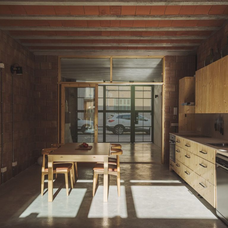 Casa en bateria en España por NORA studio- Fotografía de Arquitectura
