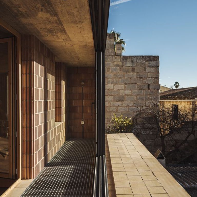 Casa en bateria en España por NORA studio- Fotografía de Arquitectura