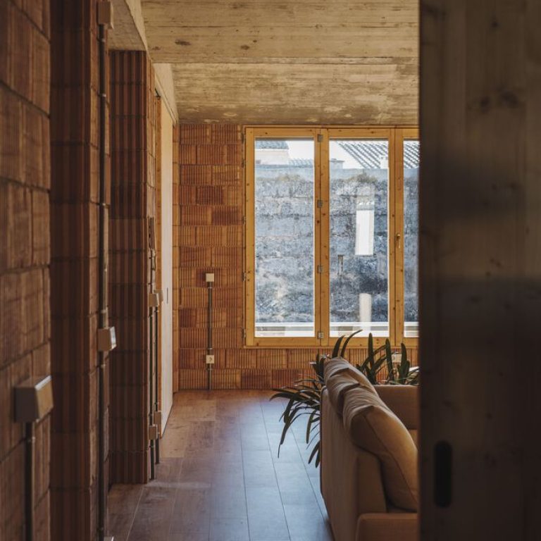 Casa en bateria en España por NORA studio- Fotografía de Arquitectura