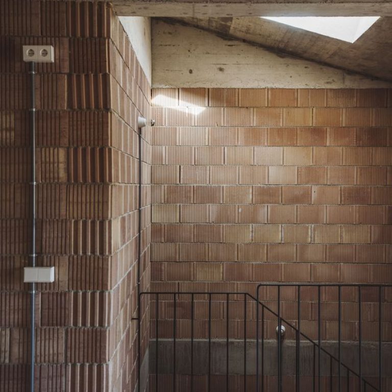 Casa en bateria en España por NORA studio- Fotografía de Arquitectura