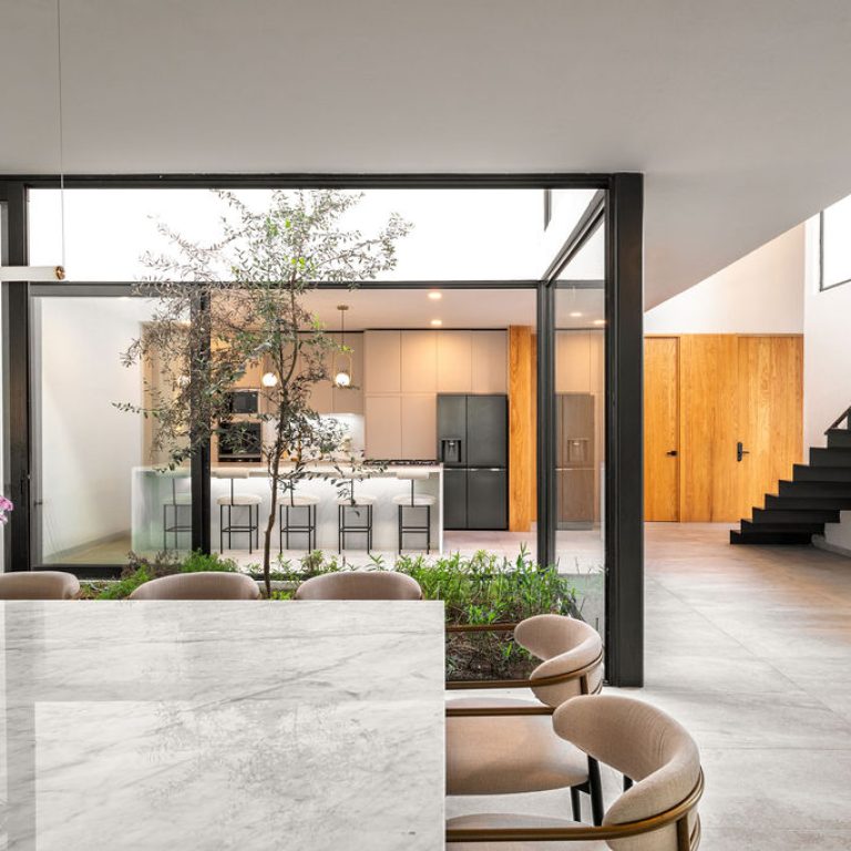 Casa entre arboles por IMA taller de arquitectura