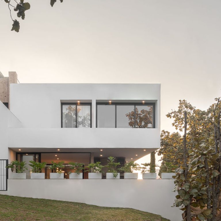 Casa entre arboles por IMA taller de arquitectura