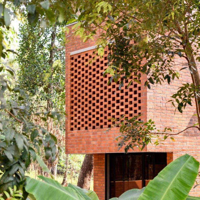 Casa estrecha de ladrillo en India por Srijit Srinivas - ARCHITECTS - Fotografia de arquitectura