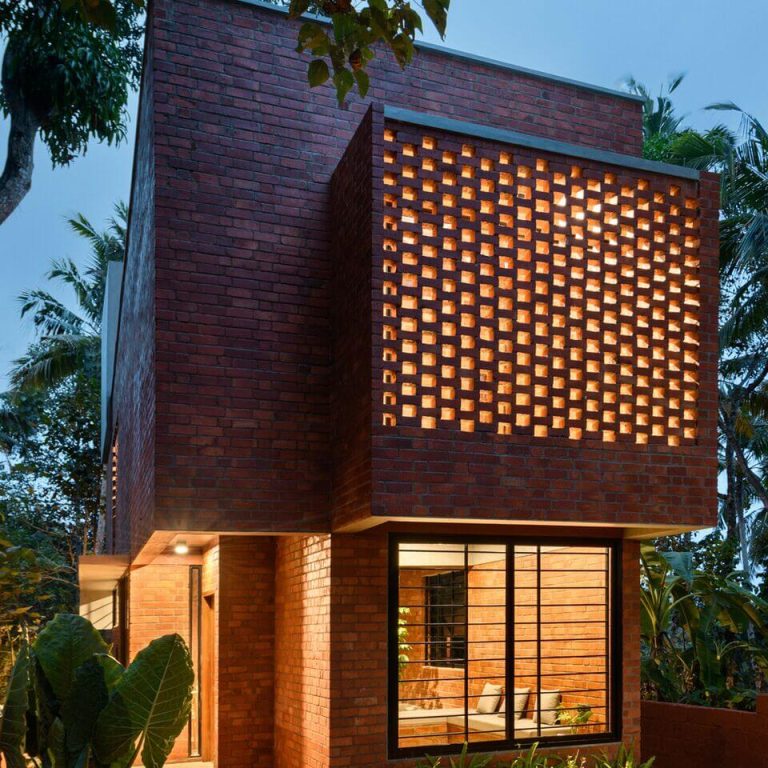 Casa estrecha de ladrillo en India por Srijit Srinivas - ARCHITECTS - Fotografia de arquitectura