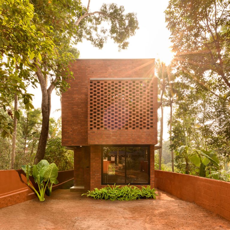 Casa estrecha de ladrillo en India por Srijit Srinivas - ARCHITECTS - Fotografia de arquitectura