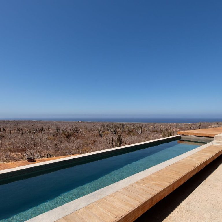 Casa morada escondida por Taller de Terreno en Baja California Sur