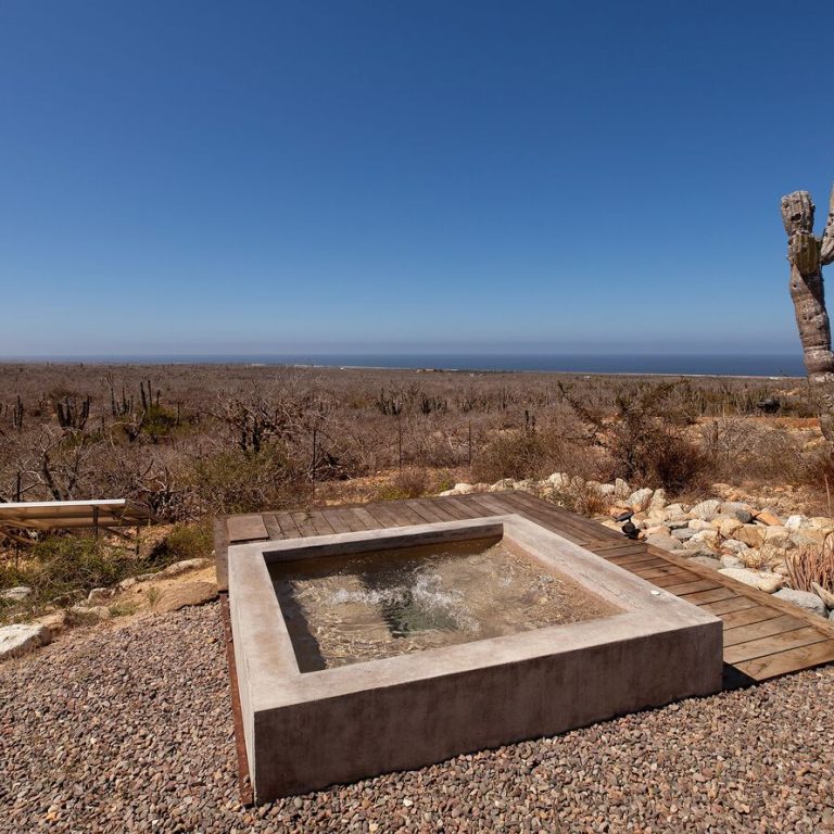 Casa morada escondida por Taller de Terreno en Baja California Sur