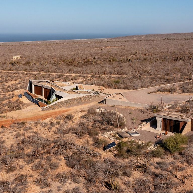 Casa morada escondida por Taller de Terreno en Baja California Sur