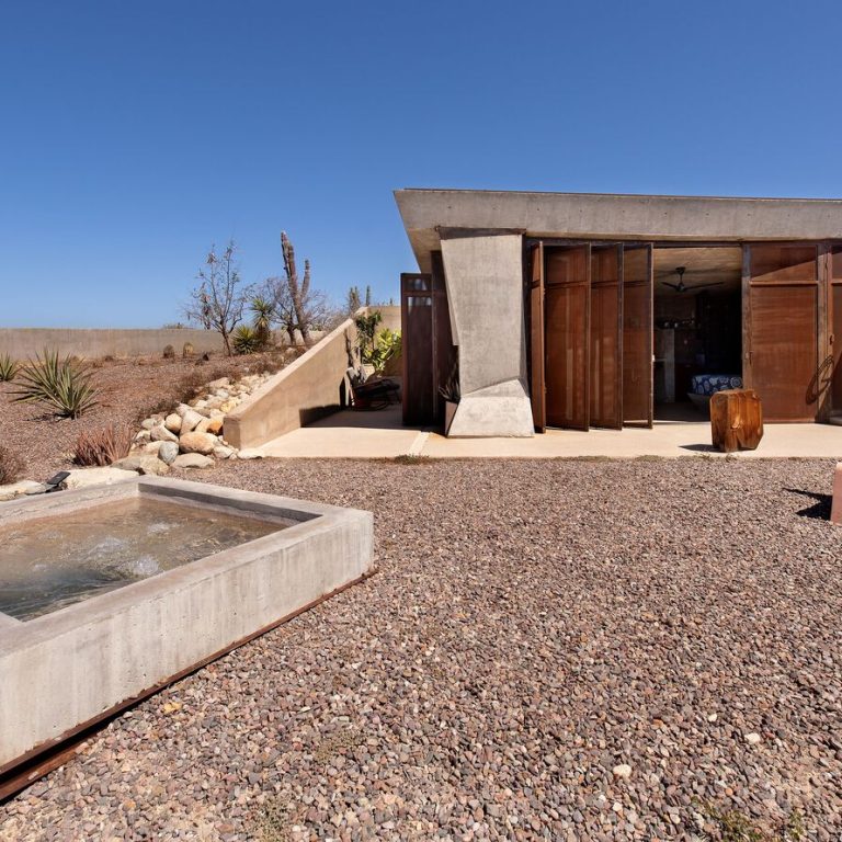 Casa morada escondida por Taller de Terreno en Baja California Sur