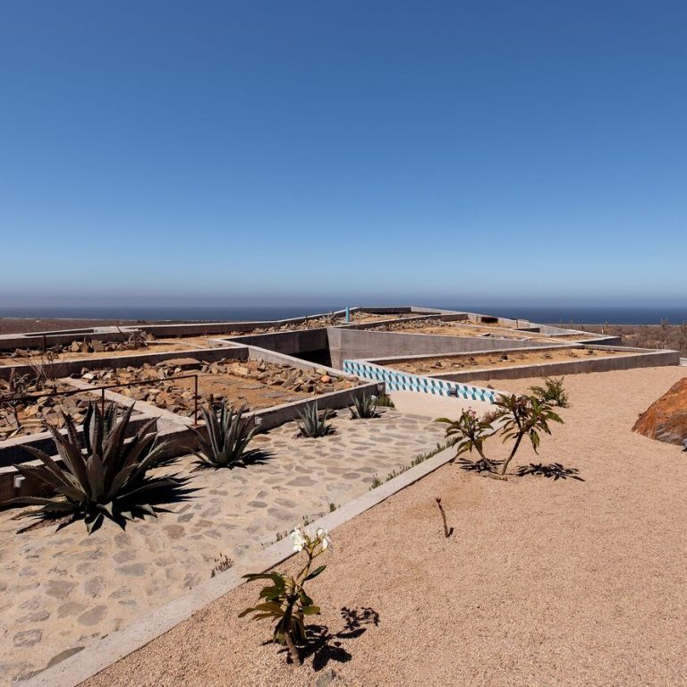 Casa morada escondida por Taller de Terreno en Baja California Sur