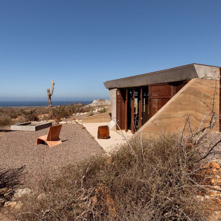 Casa morada escondida por Taller de Terreno en Baja California Sur