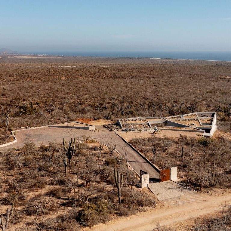 Casa morada escondida por Taller de Terreno en Baja California Sur