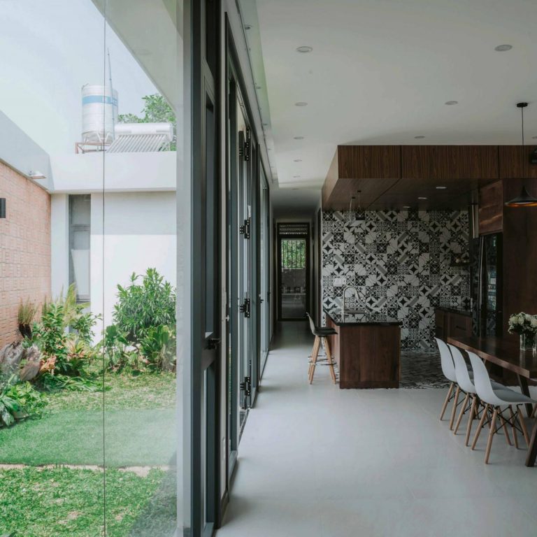 Casa pequeña 01 en Vietnam por 90odesign - Fotografía de Arquitectura - El Arqui MX