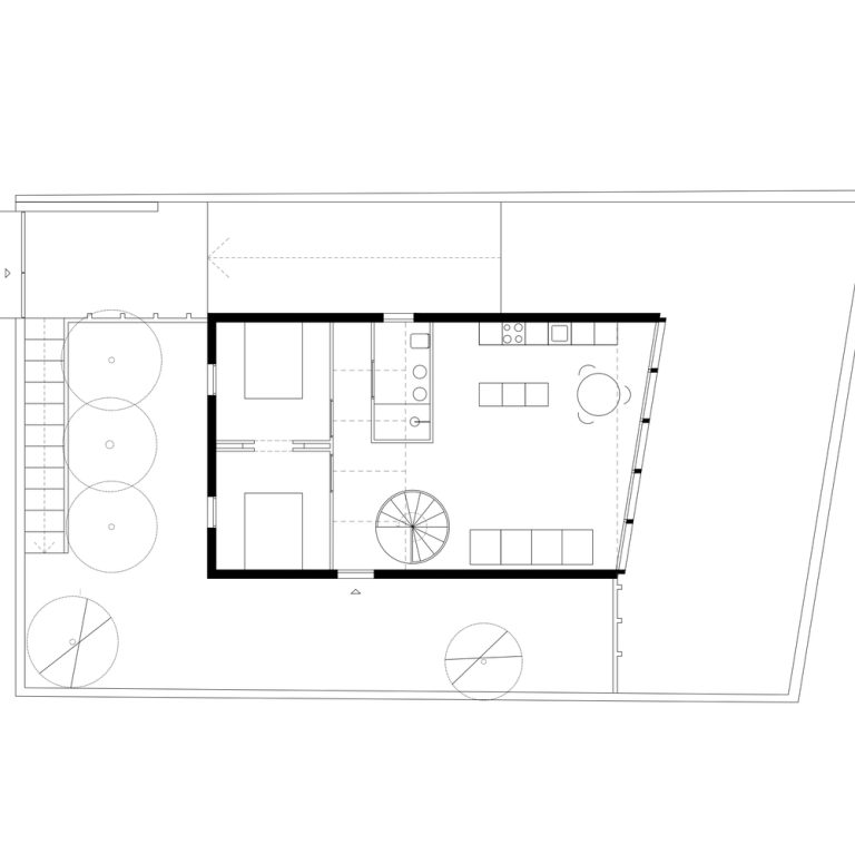 Casa sobre un zócalo de ladrillo en España por Agora Arquitectura - Planos Arquitectónicos - El Arqui MX
