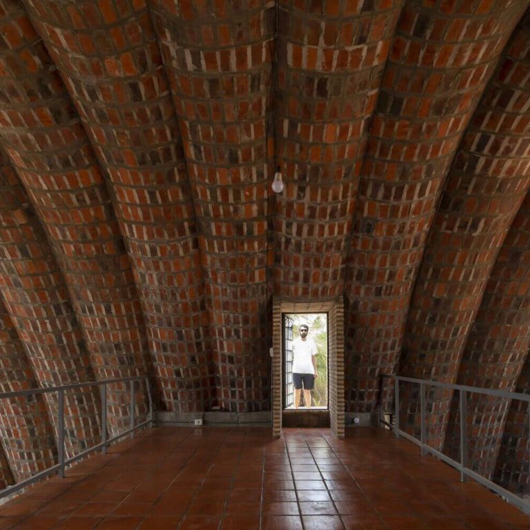 Casa taller el caparazón en Paraguay