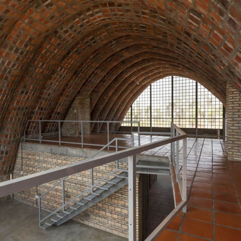 Casa taller el caparazón en Paraguay