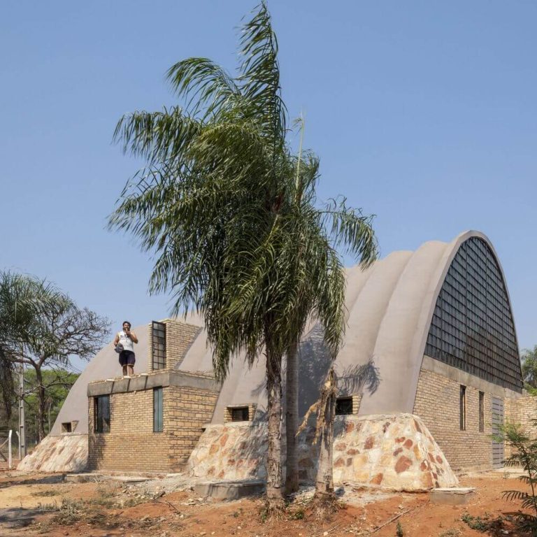 Casa taller el caparazón en Paraguay