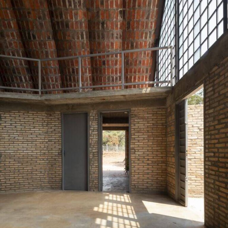 Casa taller el caparazón en Paraguay