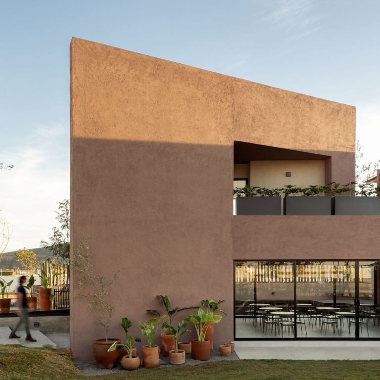 Casco Parque México: Arquitectura de Equipamiento y Casa Club por MXTAD