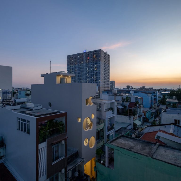 Cloud House por ROOM+ Diseño y Construcción