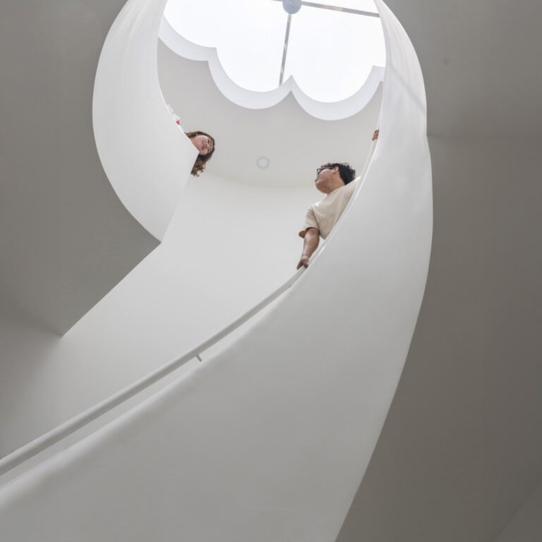 Cloud House por ROOM+ Diseño y Construcción