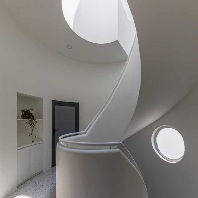 Cloud House por ROOM+ Diseño y Construcción