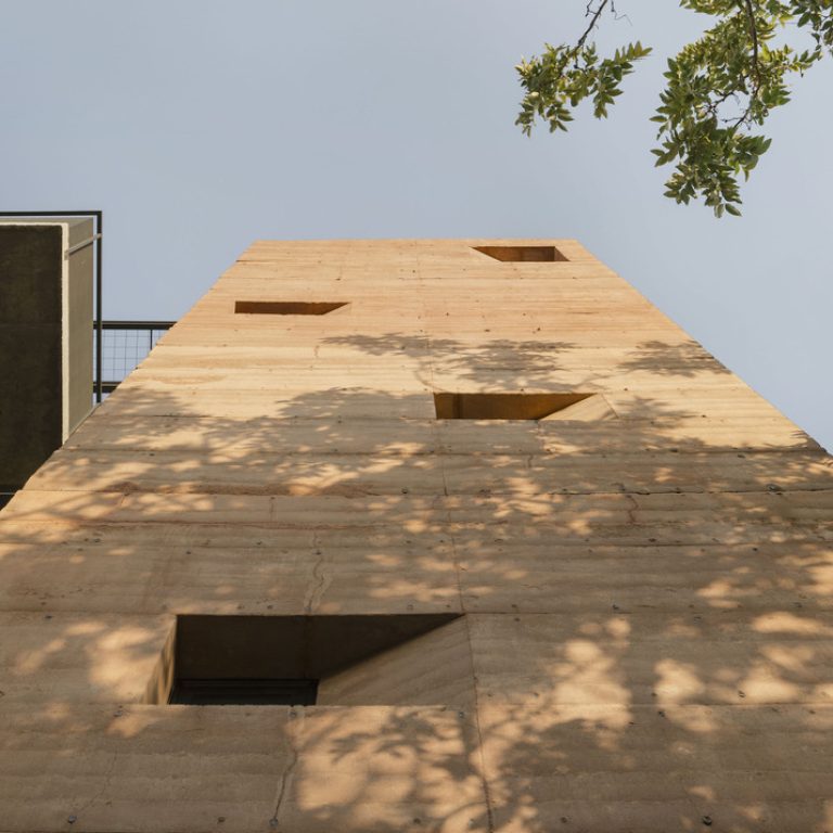 Edificio Valois en Paraguay por José Cubilla: Innovación en Tierra Compactada - Fotografía de Arquitectura
