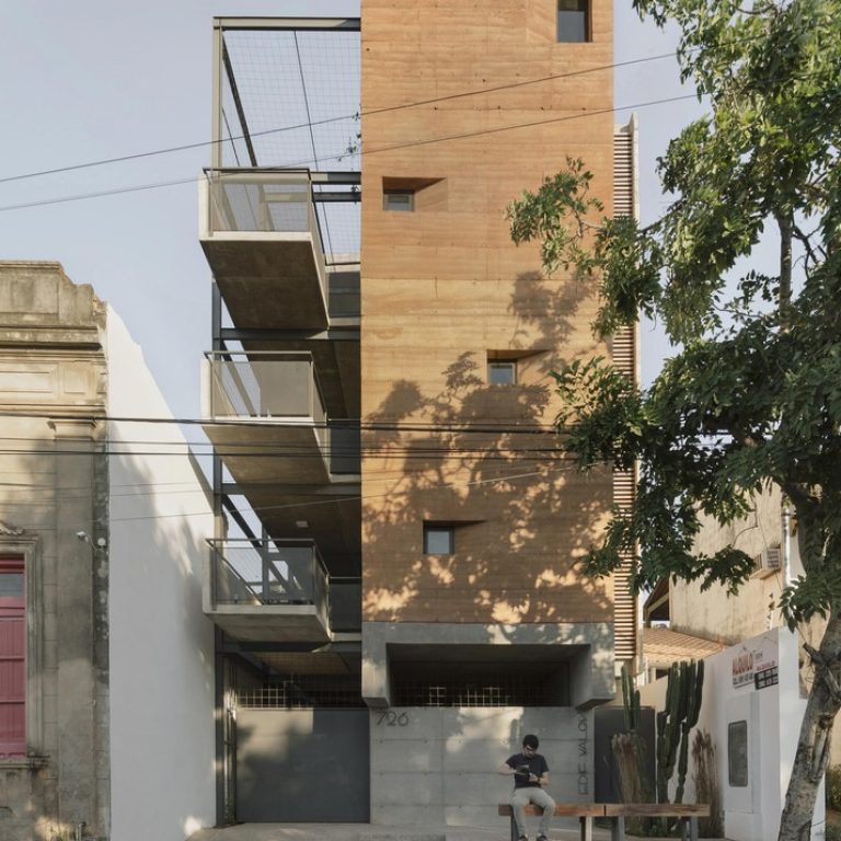 Edificio Valois en Paraguay por José Cubilla: Innovación en Tierra Compactada - Fotografía de Arquitectura