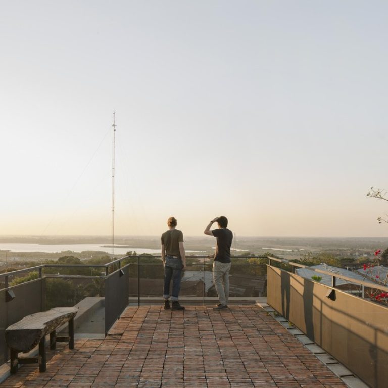 Edificio Valois en Paraguay por José Cubilla: Innovación en Tierra Compactada - Fotografía de Arquitectura