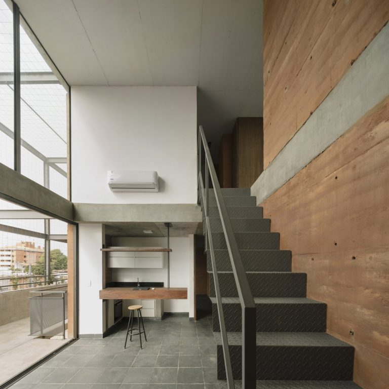 Edificio Valois en Paraguay por José Cubilla: Innovación en Tierra Compactada - Fotografía de Arquitectura