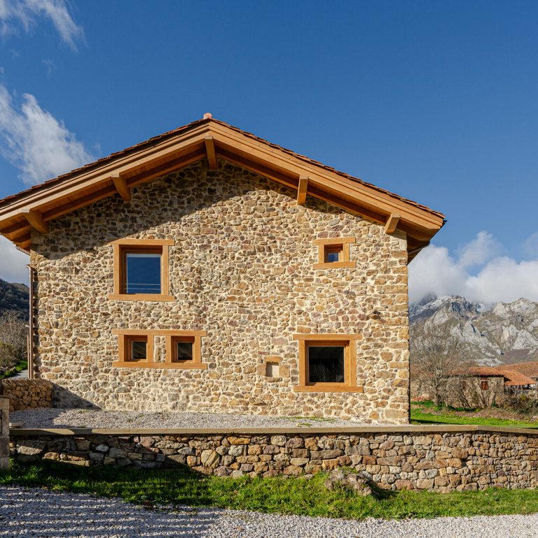 Luarna House en España