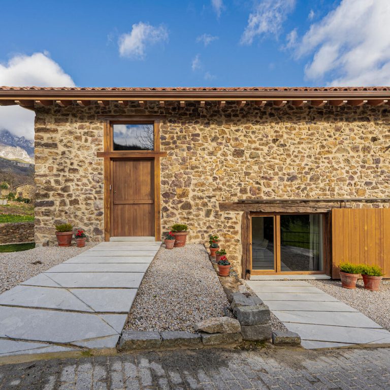 Luarna House en España