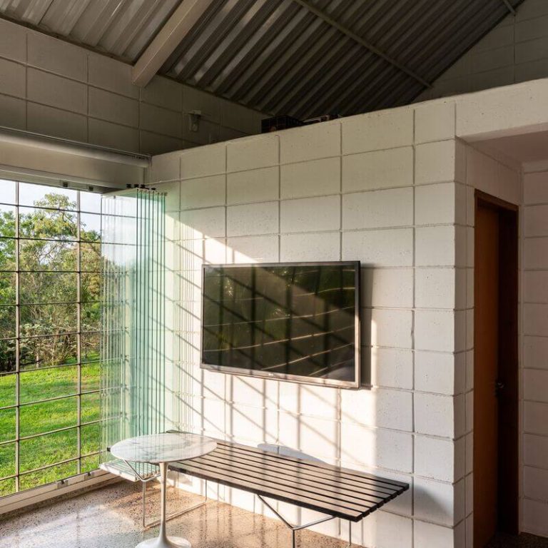 MI Casa, vista interior, area de tv empotrada en muro