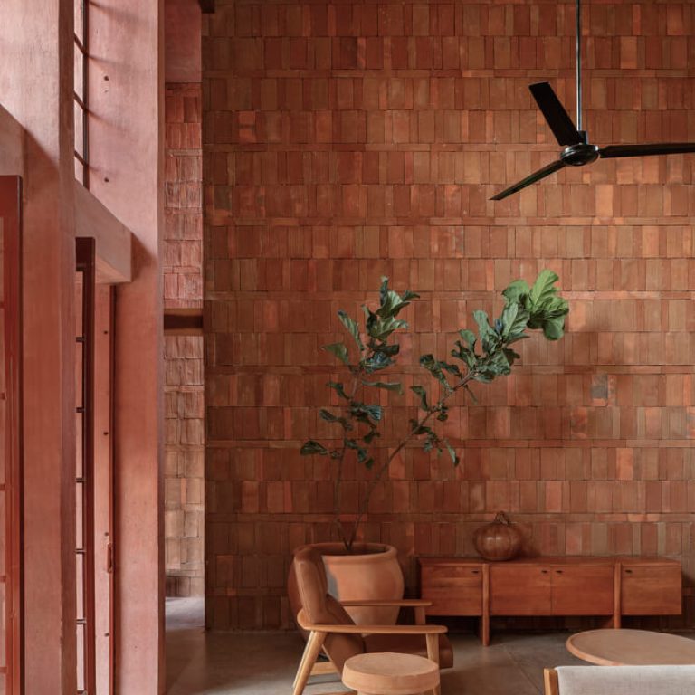 Red House en Huatulco: Arquitectura de Concreto Pigmentado | Ángel García