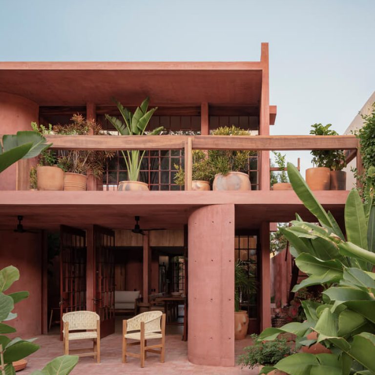 Red House en Huatulco: Arquitectura de Concreto Pigmentado | Ángel García