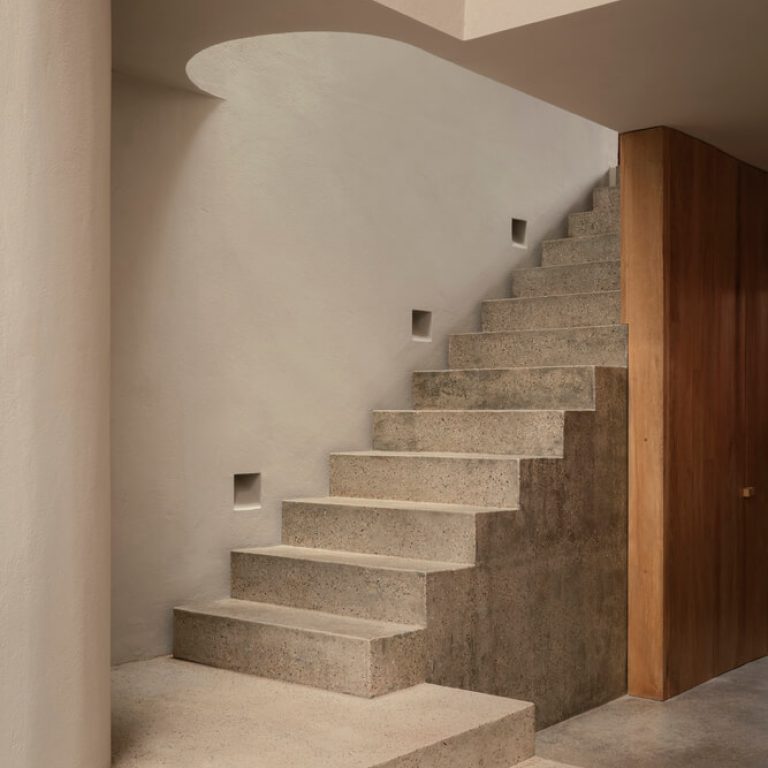 Red House en Huatulco: Arquitectura de Concreto Pigmentado | Ángel García