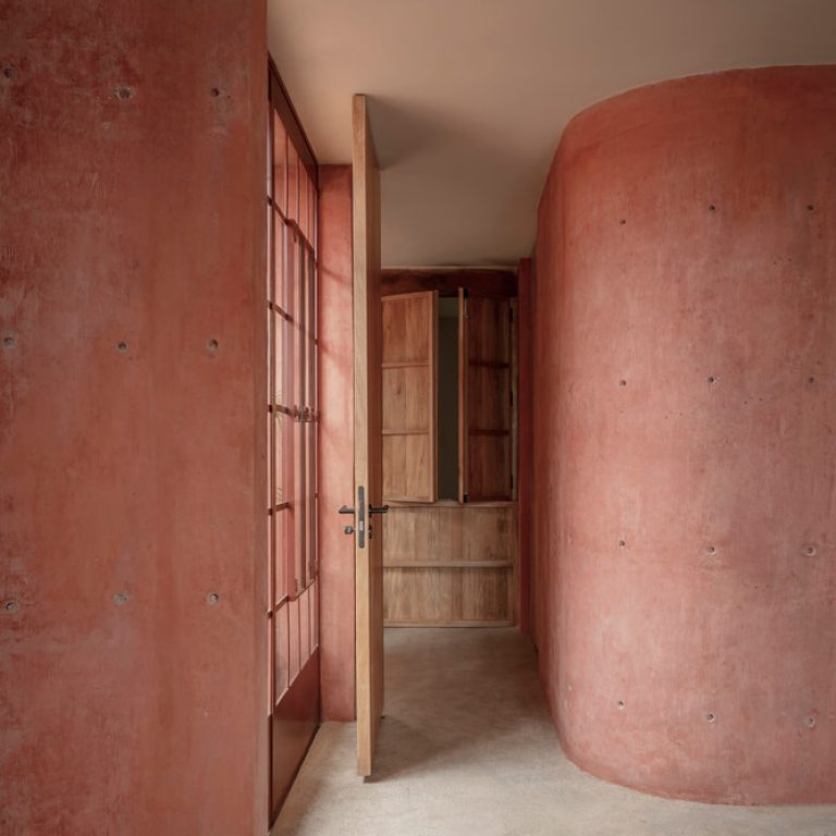 Red House en Huatulco: Arquitectura de Concreto Pigmentado | Ángel García