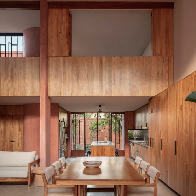Red House en Huatulco: Arquitectura de Concreto Pigmentado | Ángel García