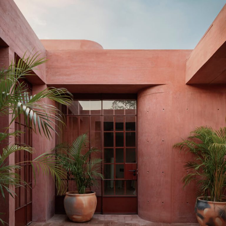 Red House en Huatulco: Arquitectura de Concreto Pigmentado | Ángel García